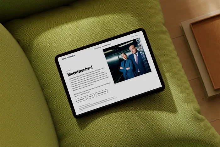 Website von Robin Alexander auf einem Tablet